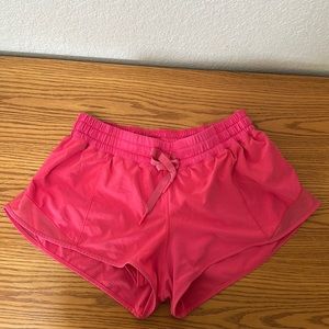 Lululemon low Rise Hottie Hot ShortsSize 8
